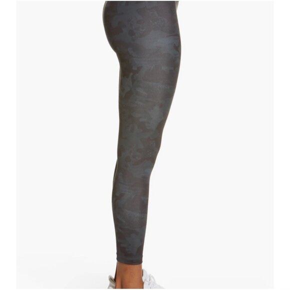 Zella Studio Lite Print High Waist 7/8 Leggings Med Grey Depth Say My Name Camo - Picture 3 of 9